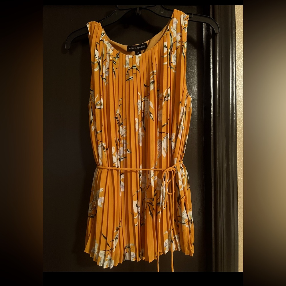 Pleated sleeveless top with tie waist, XS, Banana Republic